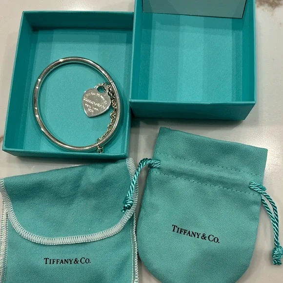 Tiffany & Co bangle! STUNNING! Like brand new - on my wrist twice!!!🦋🦋🦋🦋🦋⭐️ - Picture 5 of 5